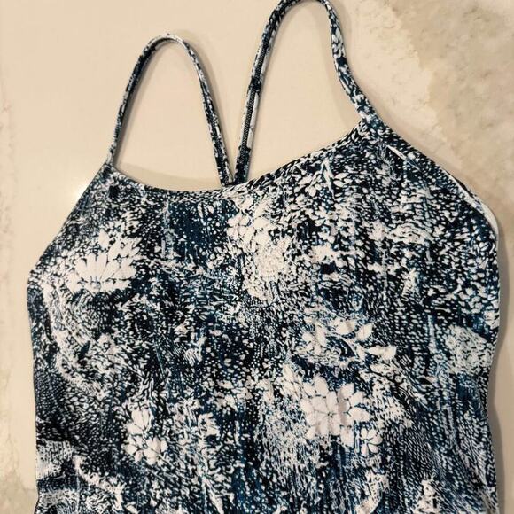Lululemon Power Y Padded Tank Top Women's 6 Luon Wildwood Floral Blue Shelf Bra - Picture 3 of 8